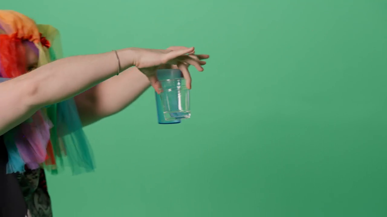 项目真实图：官方演示视频抽帧，直接展示它要处理的绿幕边缘、头发丝和半透明区域